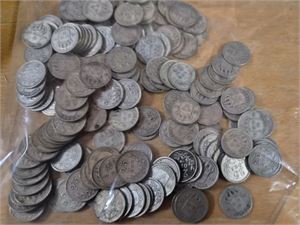 SVERIGE, parti 60 % silvermynt, tot. vikt 395 gr. (ren silver 880gr.)