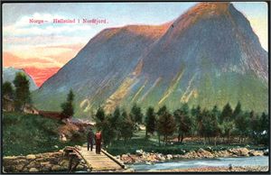 190 postkort, alle tegnete stedskort. 70 er i småformat.