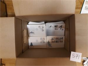 Flere hundre nordiske FDC, poser og bokser med klipp og vaska merker. Her er mye å gå gjennom. Vekt 10,7 kilo