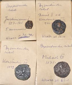 Parti om 4 bysantinska mynt, omfattande: Justinianus I (527–565) – 5 nummia, Basil II och Konstantin VIII (976–1025)