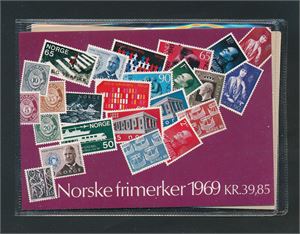 ÅRSSETT 1969. Innhold kontrollert, merkene henger ikke fast (Hk 2100)
