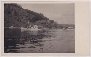 DS OLAVA og dampskip vi ikke klarer å identifisere på fjorden - Uten utgiver - ?