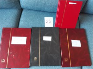 3 16 siders bøker og 1 liten bok med postfriske merker 1925 og til veldig nytt. Masse pålydende på de nyeste.
