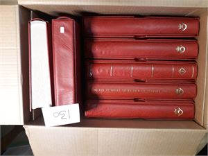 REKVISITA-FDC/BREVALBUM 5 stk fra Posten med kassett + Postens OL-samling og 64 siders bok med hvite ark uten midtstolpe. Vekt 11,8 kilo
