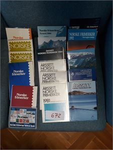 ÅRSSETT 18 årssett 1974-92 + OL-folder.