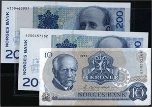 To 200 kroner 1994 samt en 10 kr 1973, serie AT. De to førstnvente er 0 og 0/01