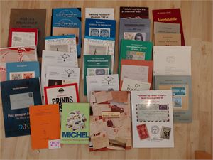 KATALOGER/LITTERATUR Kasse eldre og nyere, vekt 14,4 kilo