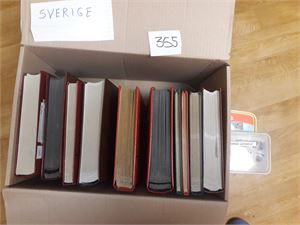 SVERIGE Store mengder dubletter gammelt til nytt i 10 innstikksbøker + et par bokser. Vekt 15,8 kilo
