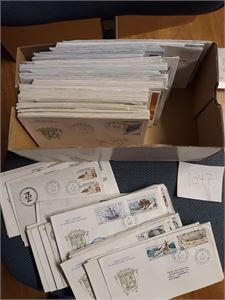 TAAF-FRANSK ANTARKTIS Over 200 brev med merker 1977-2012, alle med ulik frankering. Litt variabel kvalitet (€ 1350 for merkeverdi), vekt 1,7 kilo