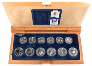 OL-LILLEHAMMER 1994. Komplett sett á 12 sølvmynter. Kvalitet proof. Ligger i treskrin og medfølger sertifikater. (279,9 gram rent sølv).