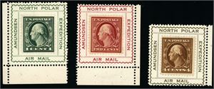 Maudekspedisjonen. Syv "North Polar Air Mail"-etiketter, hvor tre har påsatt amerikansk frimerke. De 4 uten frimerke er postfriske.