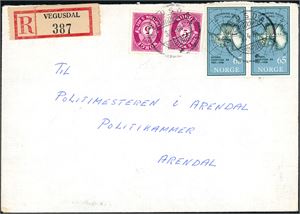 240,450. To 5 øre Posthorn og to 65 øre Geofysisk År på rekommandert konvolutt, anert med hjelpestempel "Vegusdal 30.4.64". En 5 øre med feil.