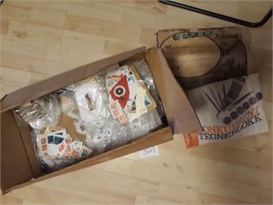 Mengder av klipp og vaska merker inkl Norge. Usjekket av oss, vekt 10 kilo i 2 esker