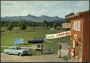 Ca 300 norske postkort i storformat og i farger med motiver av camping, badeplasser og hytter.