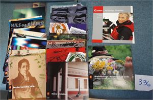 POSTENS SAMLESETT Diverse 2000-08 inkl settet Blomsterenga. Et par som mangler postfriske merker er ikke medregnet. Kostperis ca 1420 kroner