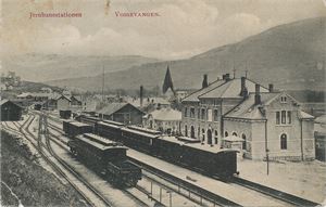 Postkort jernbane VOSSEVANGEN stasjon (HO) småf. (Brdr. Ullestad) brukt 1909, kraftig hjørnebrett