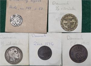 DANMARK lot fem mynt, bland annat 3 skill 1659 (kv.1) , 1/6 riksdaler 1808 "offerpeng" och 1/2 riksdaler 1855