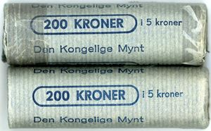5 kroner 1968 , 5 kroner 1969 samt 5 kroner 1978 Hærjubileum i hver sin originale rull av 50 mynter. 1968 er noe slitt og 1969 rullen er noe forsterket med tape.
